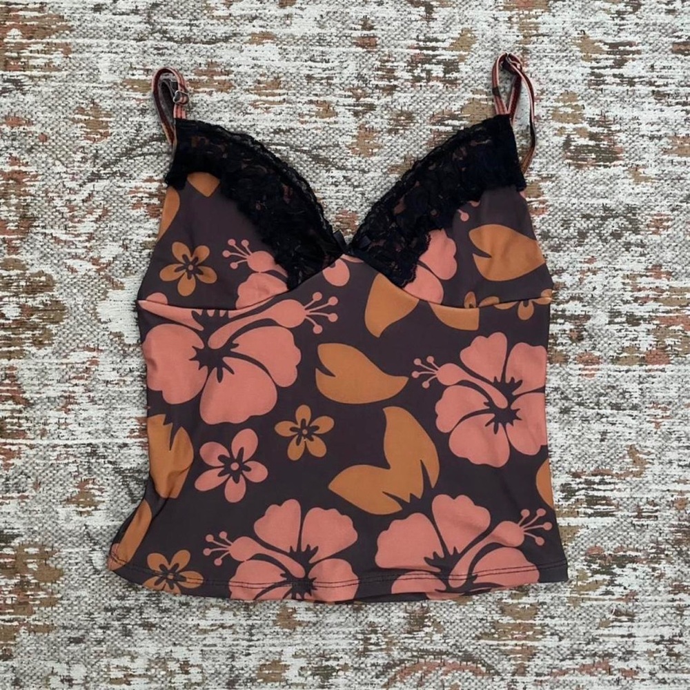 New Omighty Hibiscus Lace Cami In Mocha
